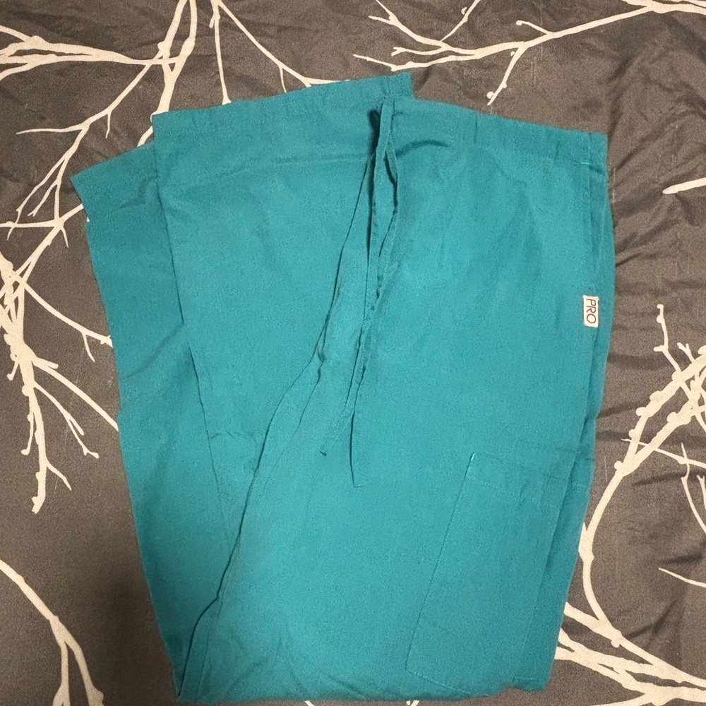 Assorted Scrubs - Picture 8 of 9